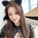 一种风韵的感觉显现在眼前得小姐姐